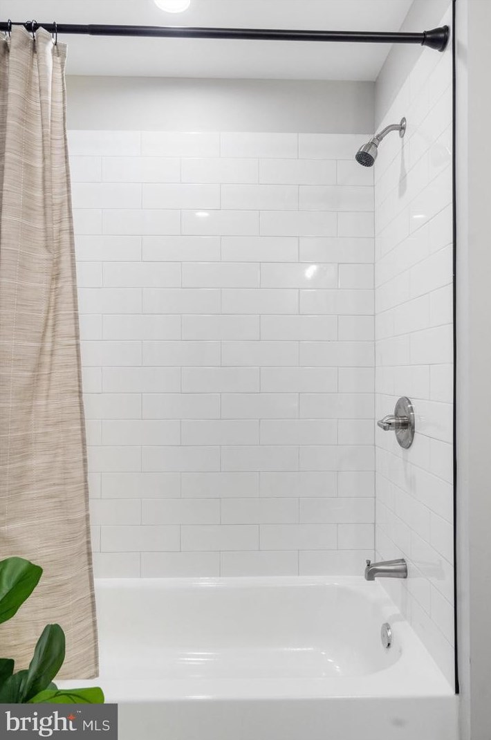 911 Rosedale Ave, Baltimore MD 21237-2728 exterior