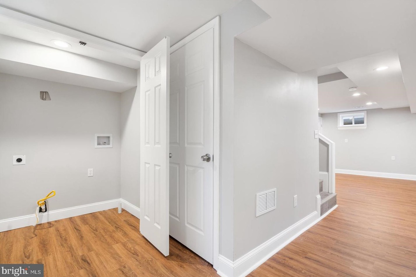 911 Rosedale Ave, Baltimore MD 21237-2728 exterior