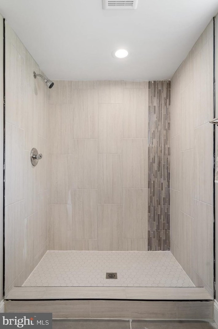 911 Rosedale Ave, Baltimore MD 21237-2728 exterior