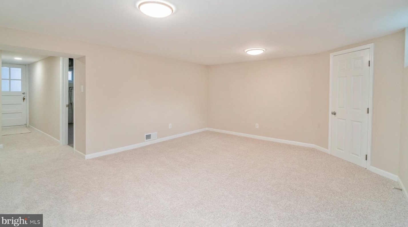 418 Stratford Rd, Baltimore MD  21228-1846 exterior