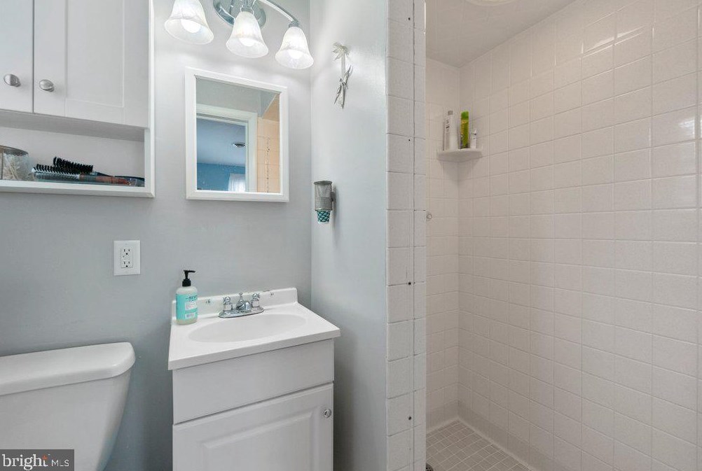 301 Roanoke Dr, Baltimore MD 21228-4243 exterior