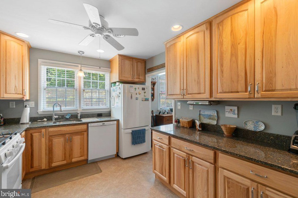 301 Roanoke Dr, Baltimore MD 21228-4243 exterior