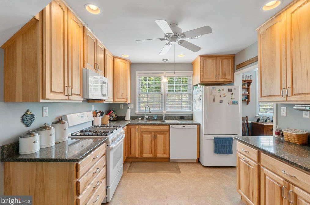 301 Roanoke Dr, Baltimore MD 21228-4243 exterior