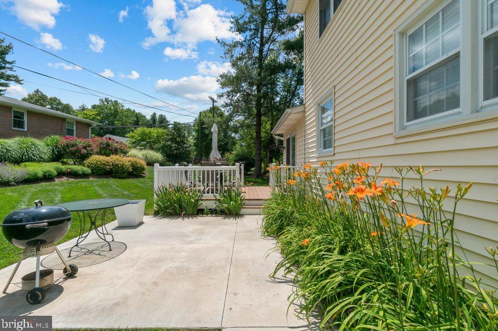 301 Roanoke Dr, Baltimore MD 21228-4243 exterior