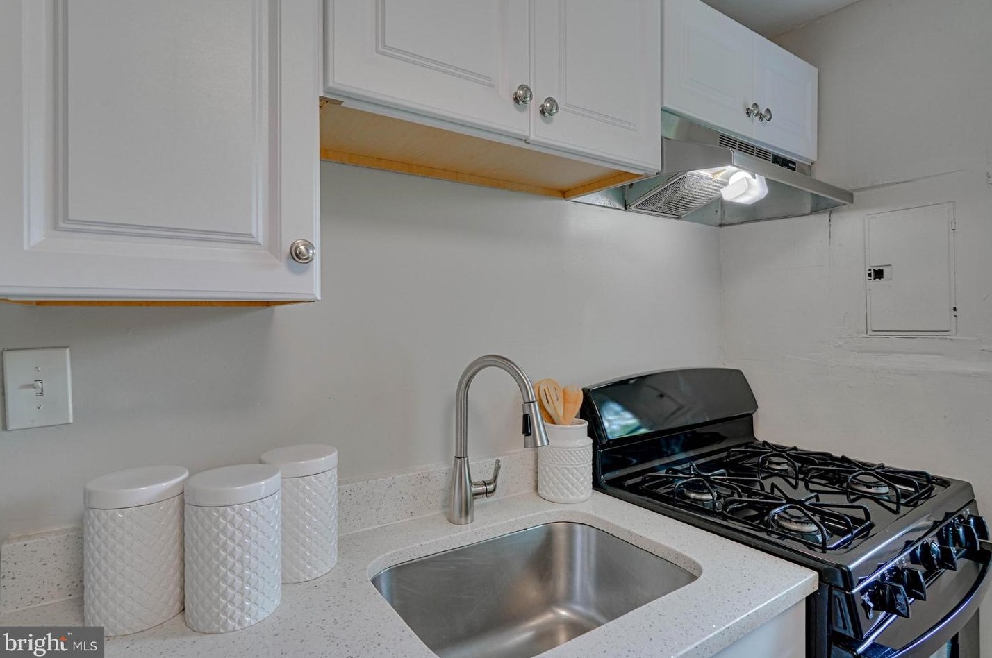 404 Avondale Rd, Baltimore MD  21222-6216 exterior