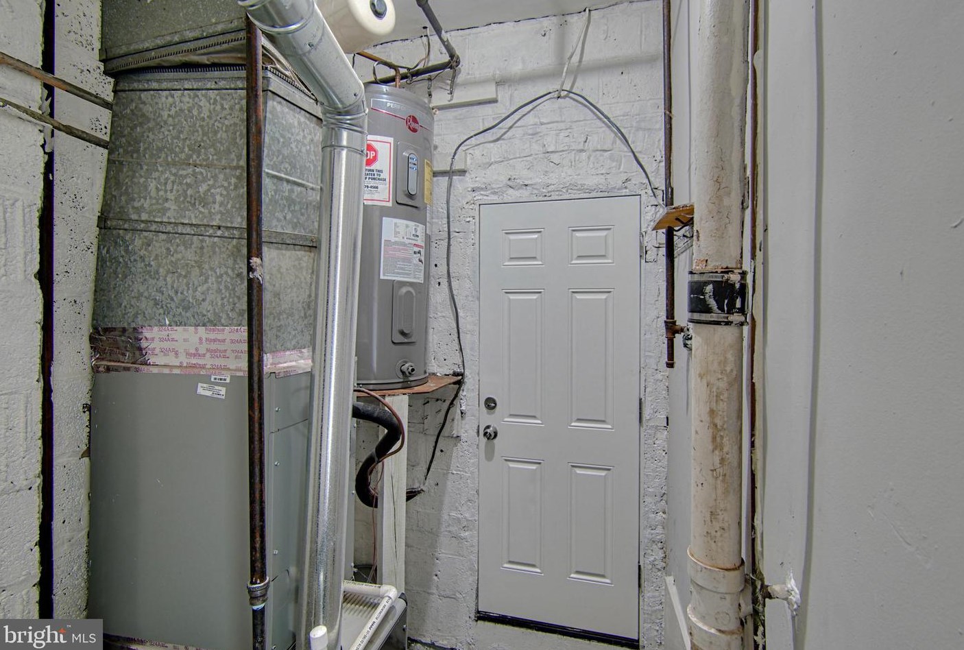 404 Avondale Rd, Baltimore MD  21222-6216 exterior