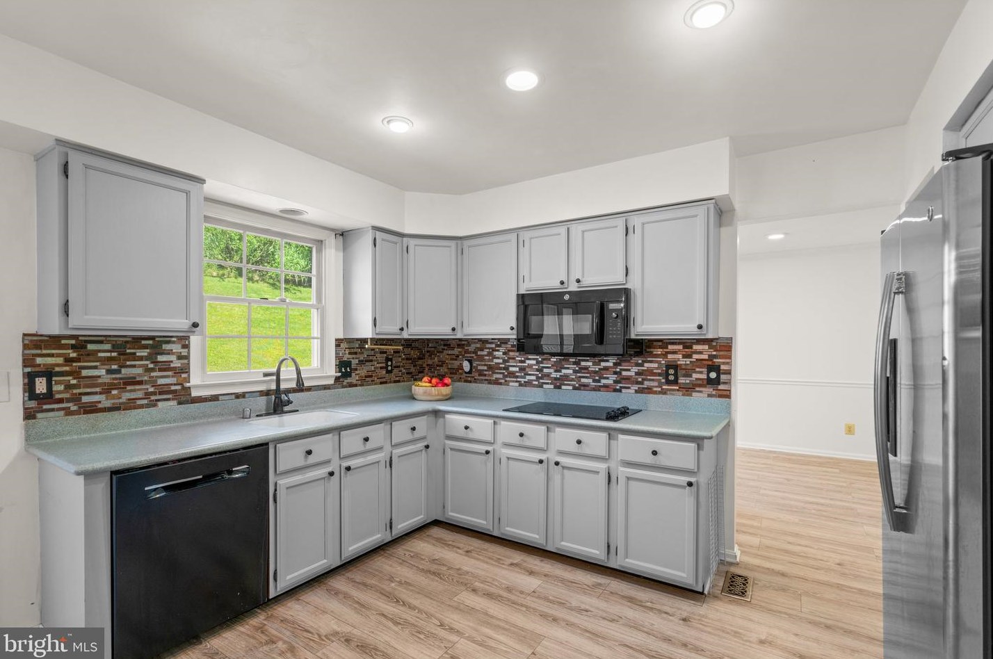 9536 Hallhurst Rd, Baltimore MD 21236-4819 exterior