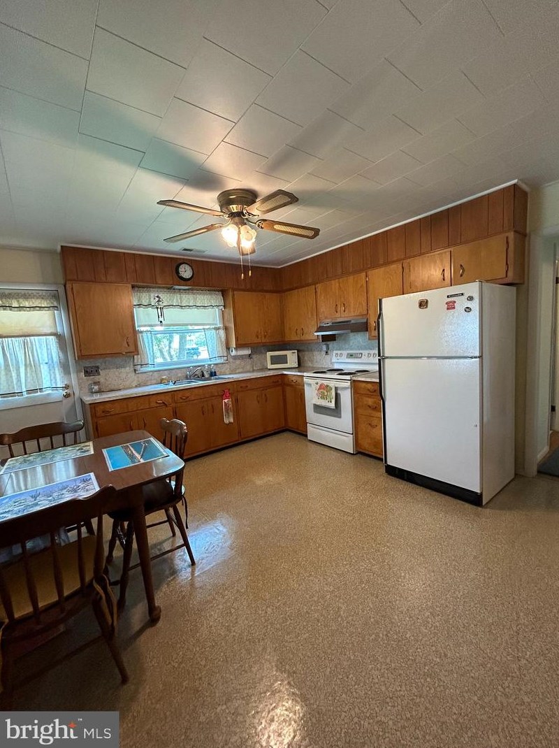 4 Manifold Ct, Baltimore MD 21220-3531 exterior