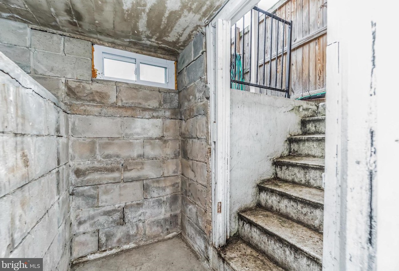 3422 Dunran Rd, Baltimore MD 21222-5946 exterior