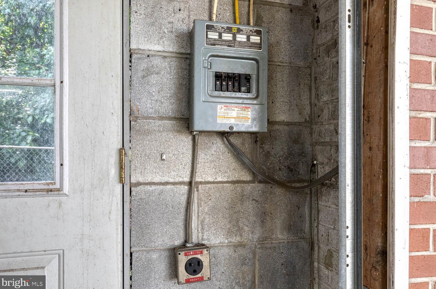 322 Savannah Rd, Baltimore MD 21221-4813 exterior