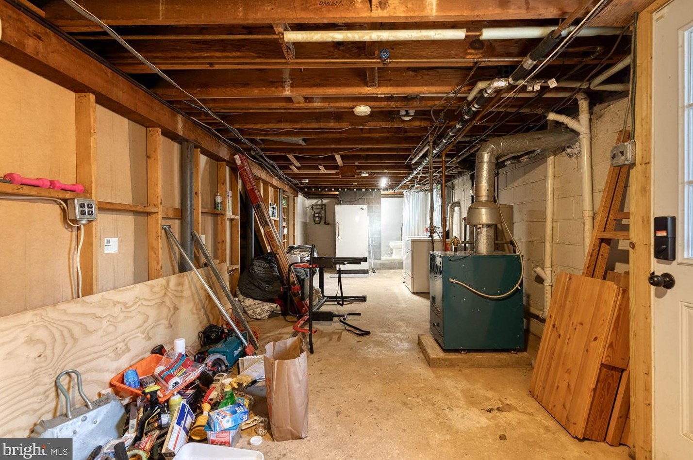 322 Savannah Rd, Baltimore MD 21221-4813 exterior