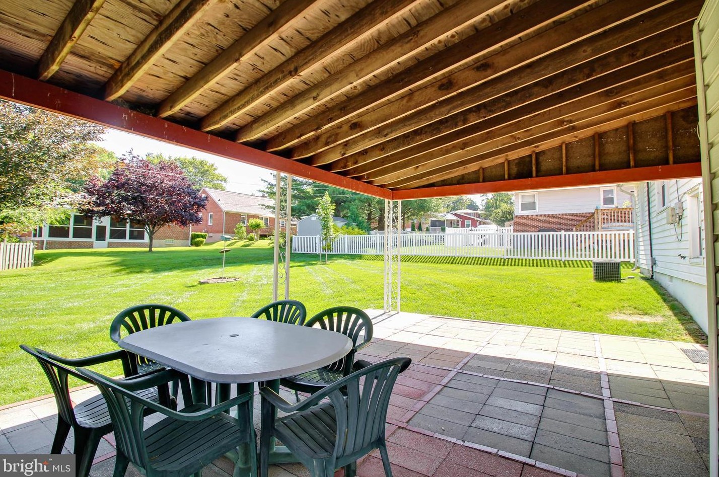 1922 Drummond Rd, Baltimore MD  21228-4206 exterior