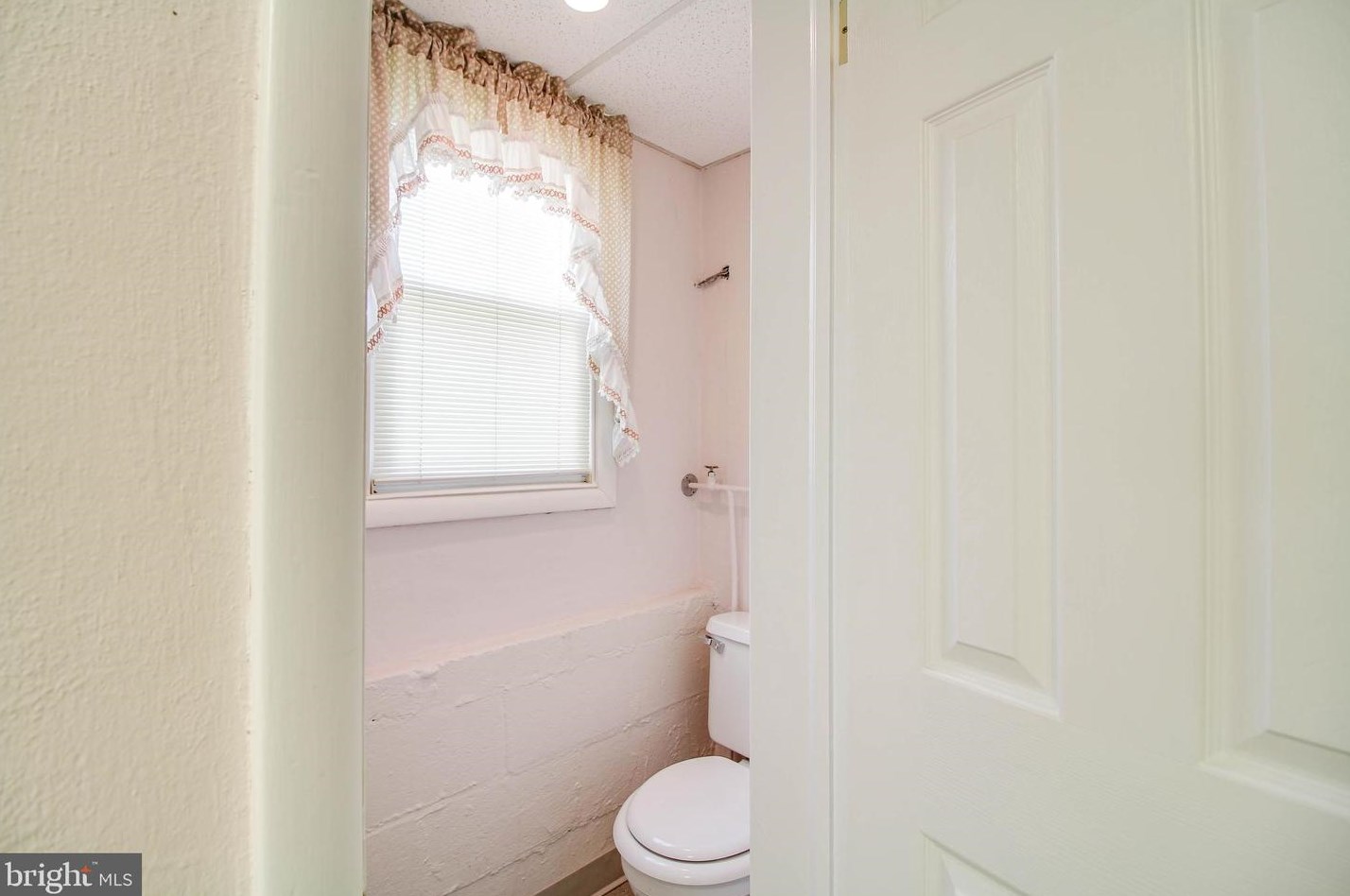 1922 Drummond Rd, Baltimore MD  21228-4206 exterior