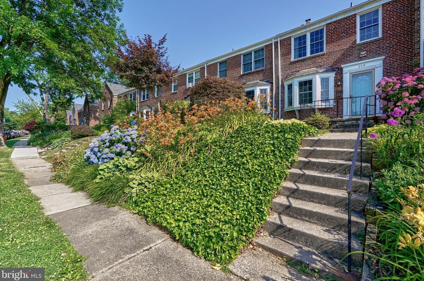 219 Stanmore Rd, Baltimore MD  21212-1135 exterior