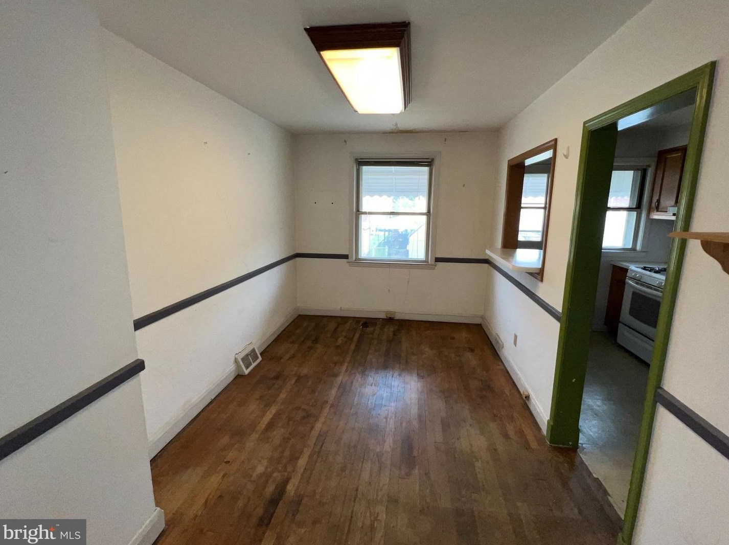 6818 Duluth Ave, Baltimore MD 21222-1111 exterior