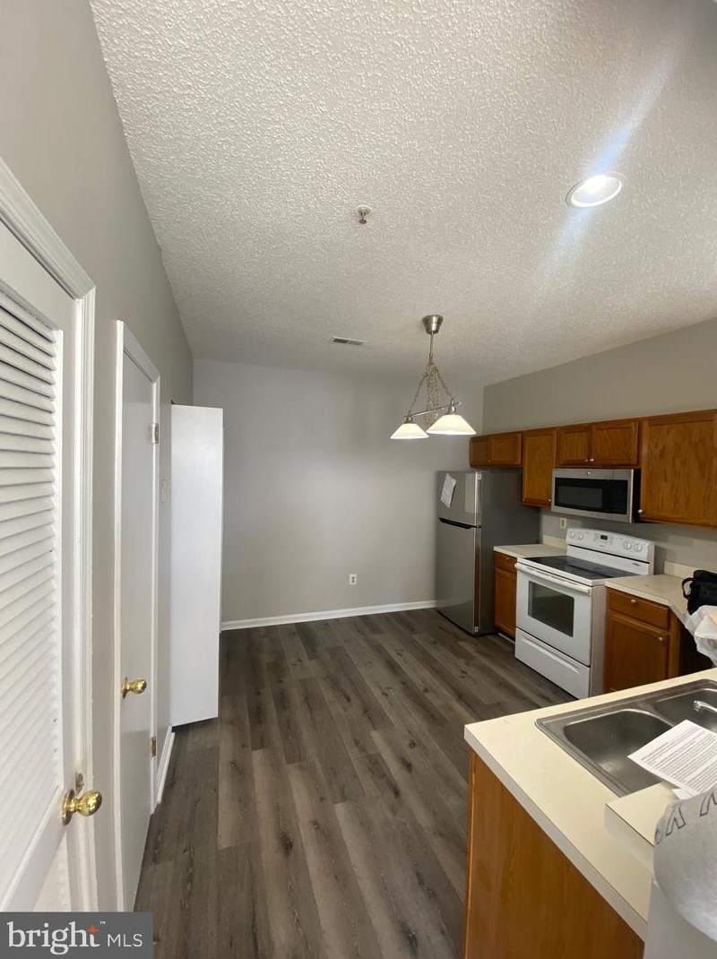 7113 Sandown Cir, Baltimore MD 21244-8135 exterior