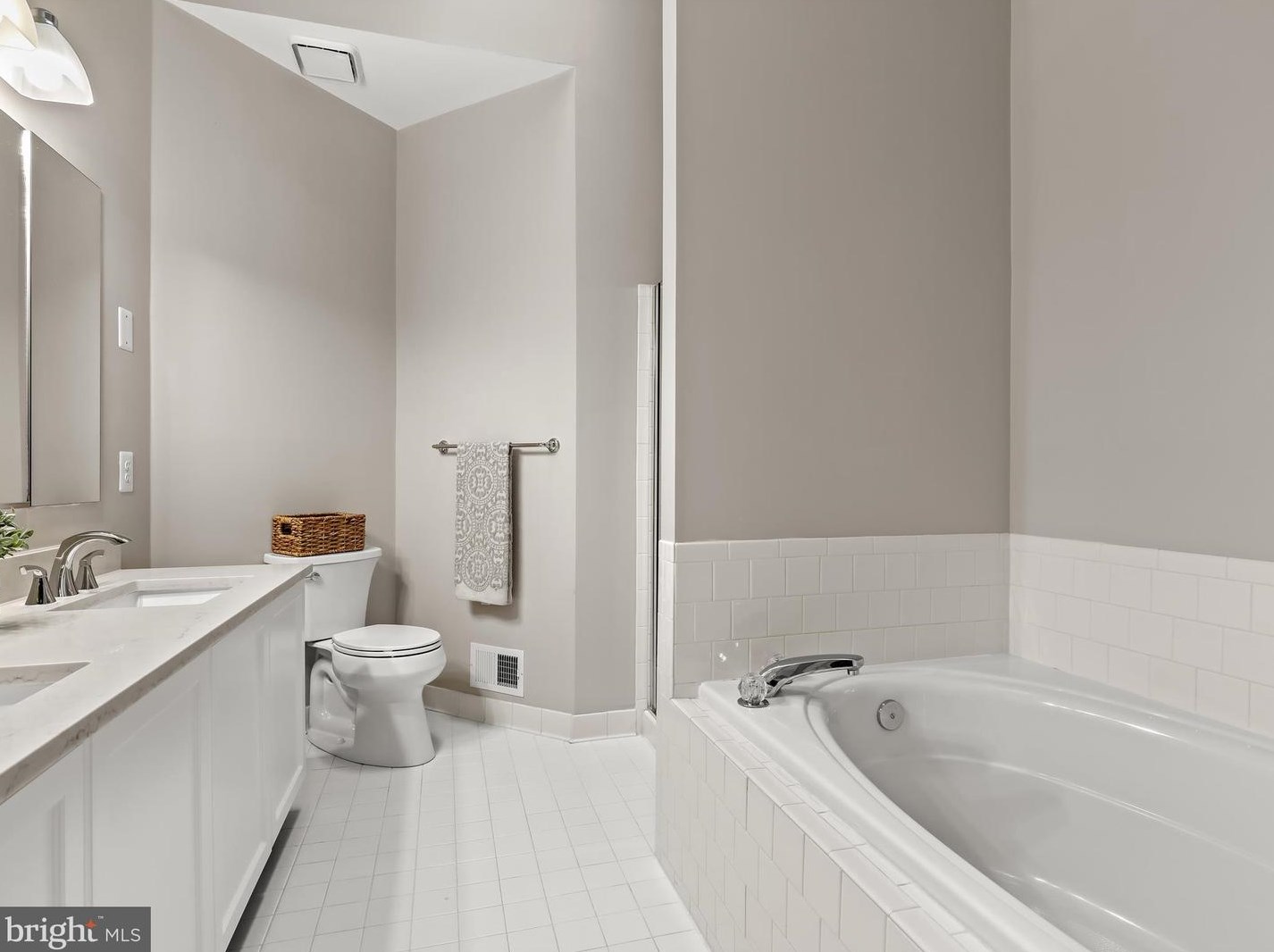 17 Stridesham Ct, Baltimore MD  21209-5301 exterior