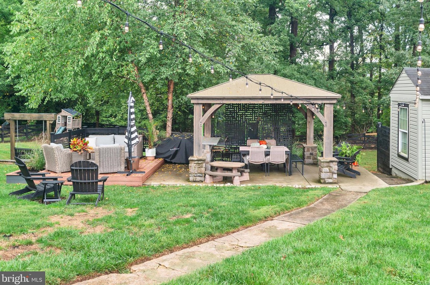 1005 Francis Ave, Baltimore MD 21227-3911 exterior