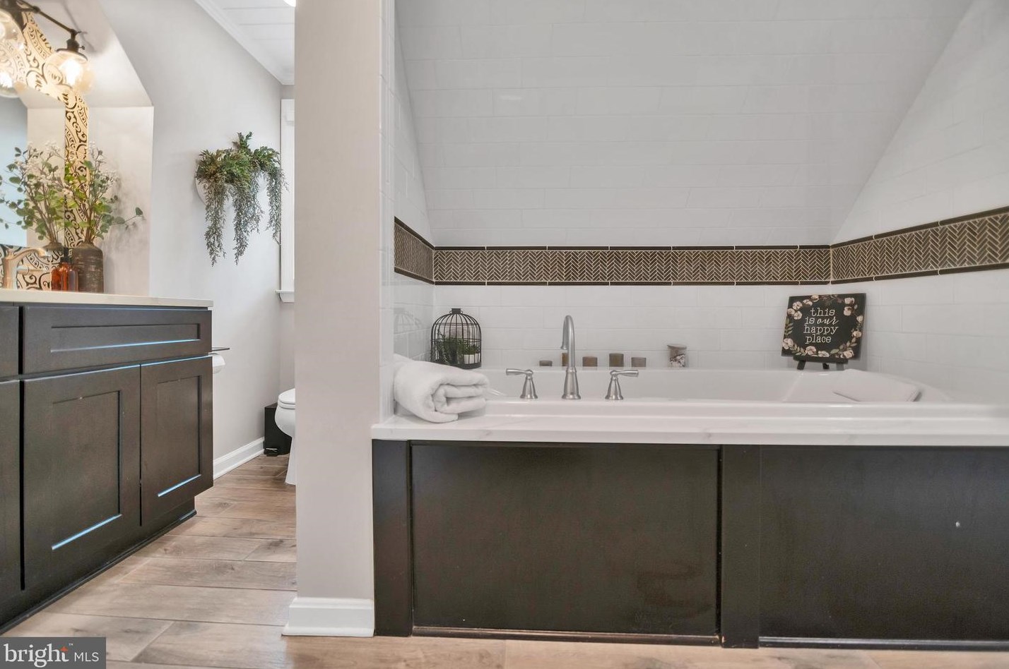 1005 Francis Ave, Baltimore MD 21227-3911 exterior