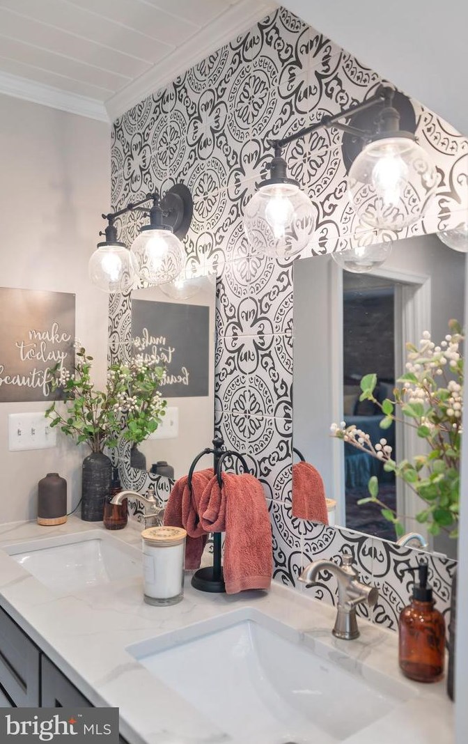 1005 Francis Ave, Baltimore MD 21227-3911 exterior