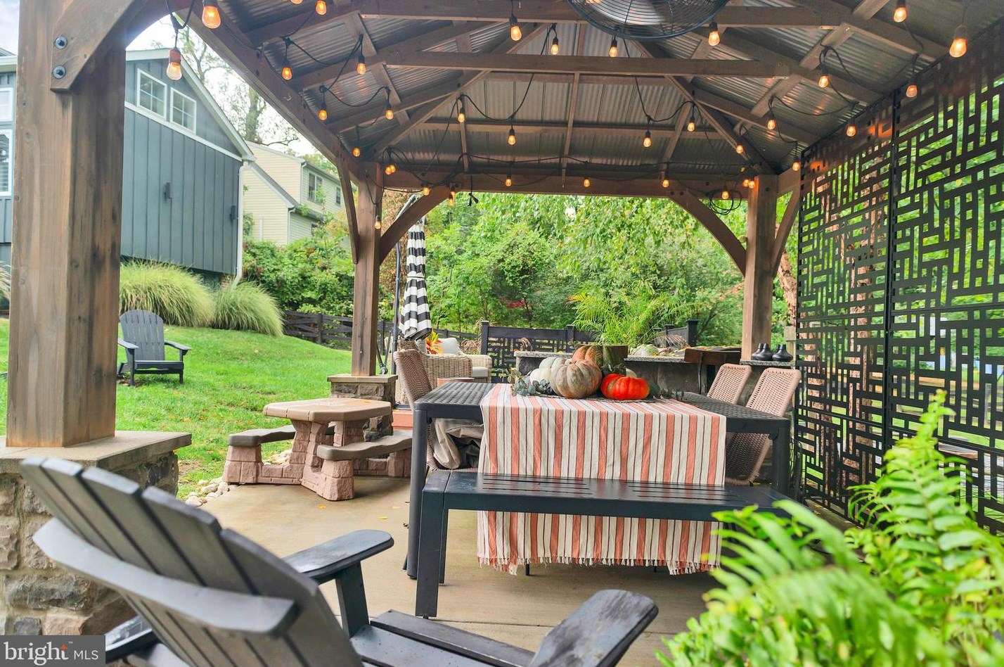 1005 Francis Ave, Baltimore MD 21227-3911 exterior