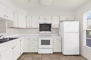 22 Royalty Cir, Owings Mills, MD 21117 - Photo 9