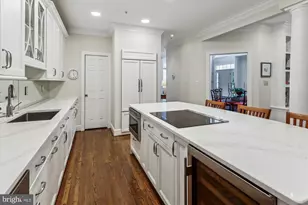 6438 Cloister Gate Dr, Baltimore, MD 21212 - Photo 9