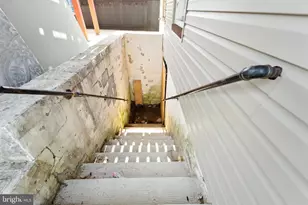 4 W Overlea Ave, Baltimore, MD 21206 - Photo 17