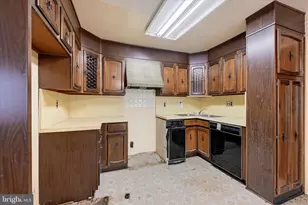 4302 Manorwood Dr, Glen Arm, MD 21057 - Photo 9