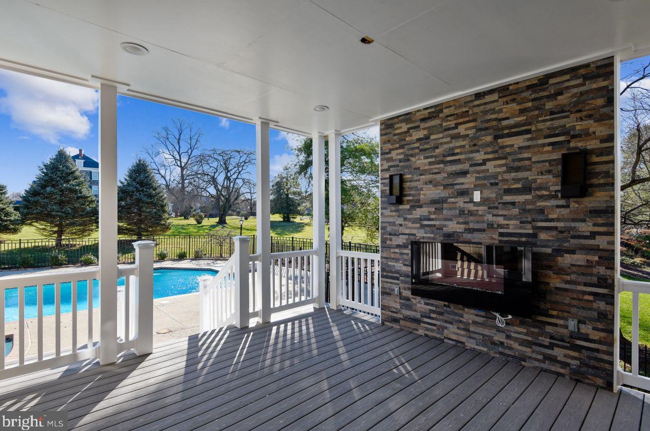 5 Stone Spring Ct, Baltimore MD  21228-5367 exterior