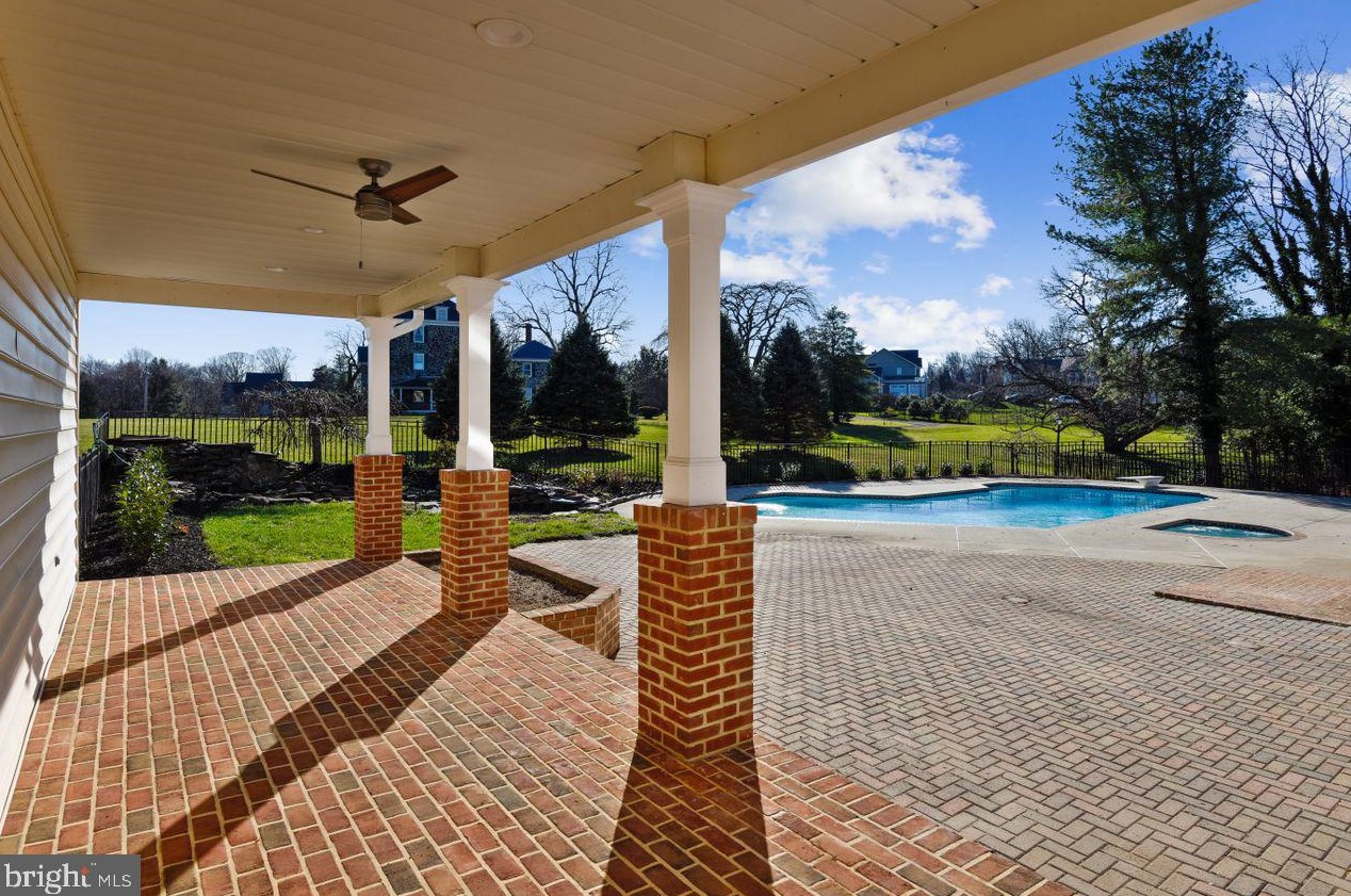 5 Stone Spring Ct, Baltimore MD  21228-5367 exterior