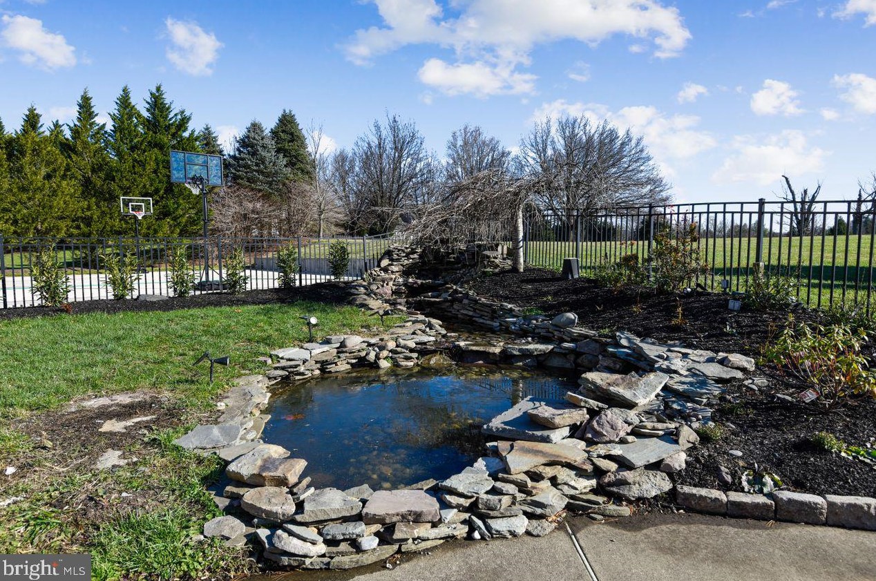 5 Stone Spring Ct, Baltimore MD  21228-5367 exterior