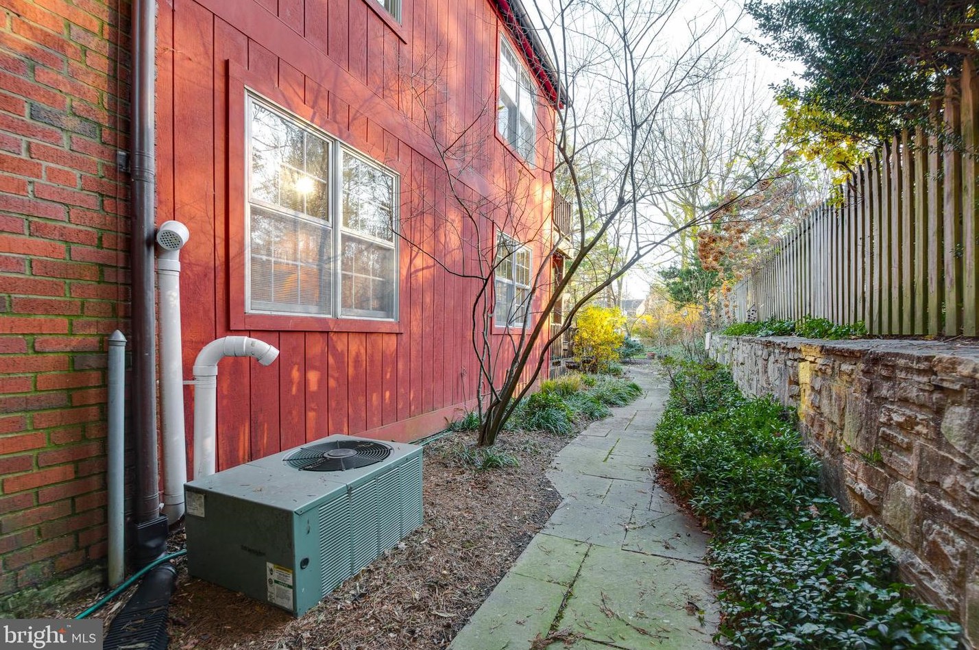 619 Stevenson Ln, Baltimore MD 21286-7606 exterior