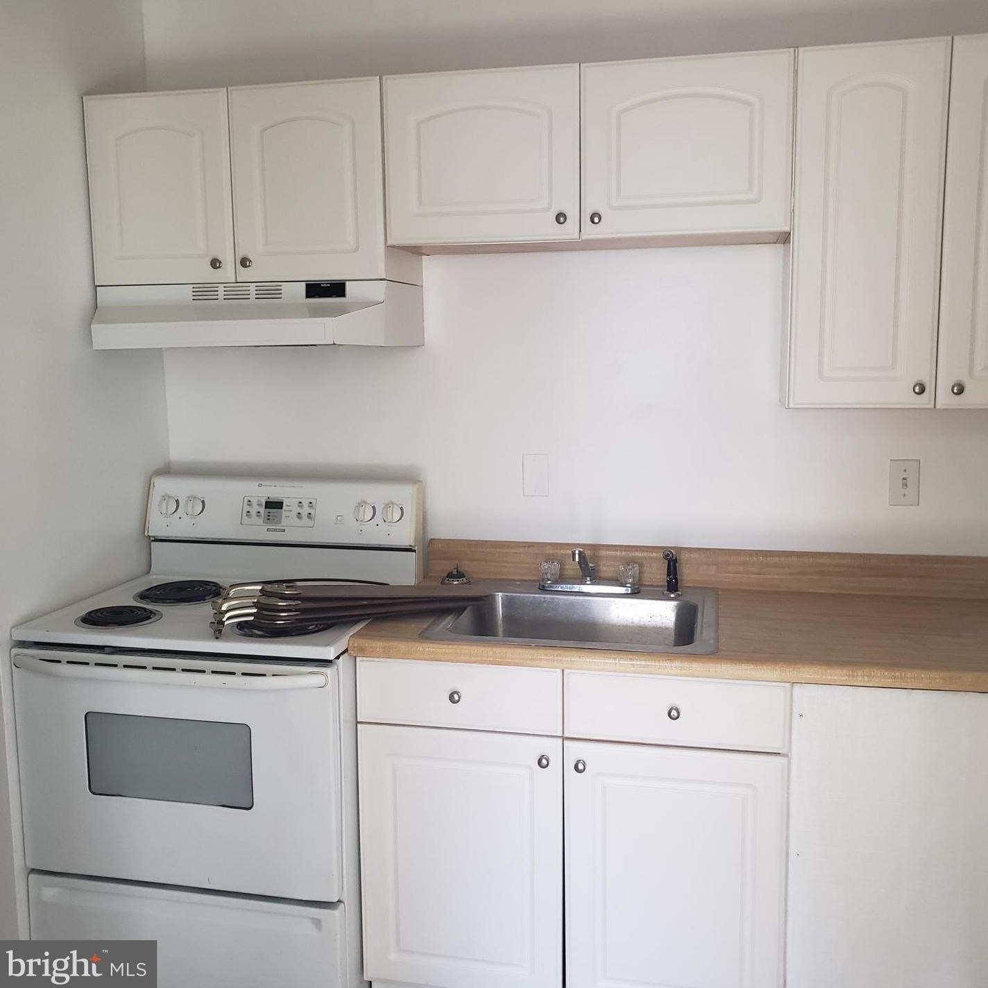 2313 Sparrows Point Rd, Baltimore MD  21219-1750 exterior