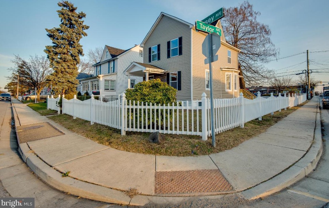501 Dorsey Ave, Baltimore MD  21221-6713 exterior