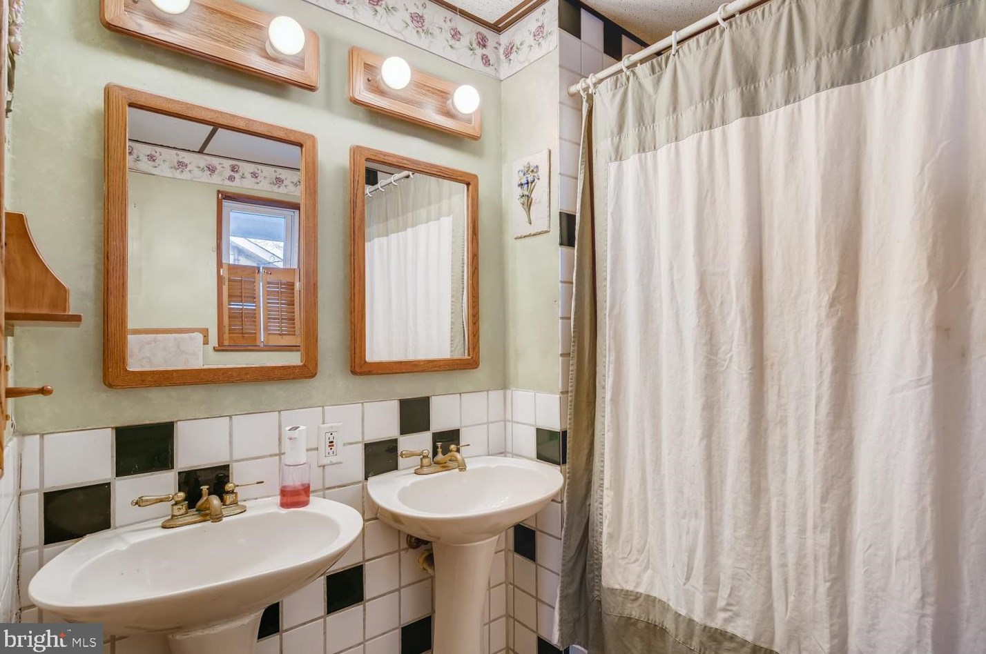 1605 Summit Ave, Baltimore MD  21237-1308 exterior