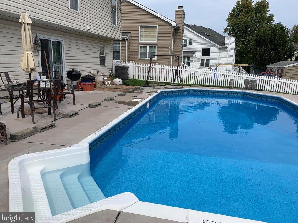 4408 Fieldgreen Rd, Baltimore MD 21236-1815 exterior