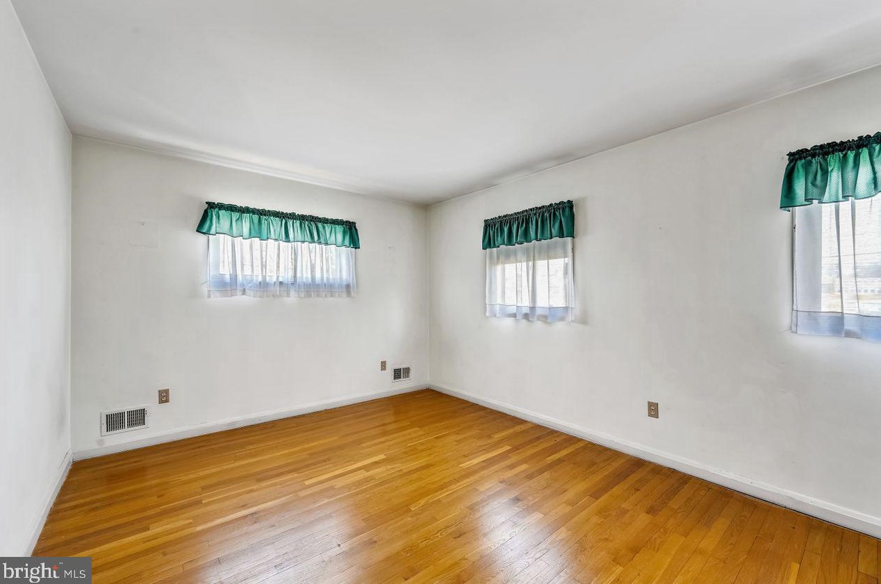 1026 Lakemont Rd, Baltimore MD 21228-1249 exterior