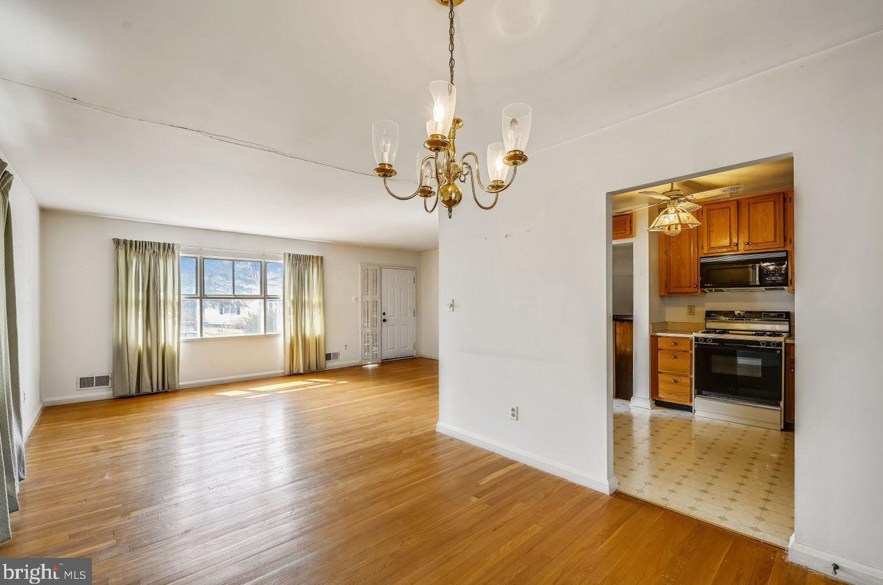 1026 Lakemont Rd, Baltimore MD 21228-1249 exterior