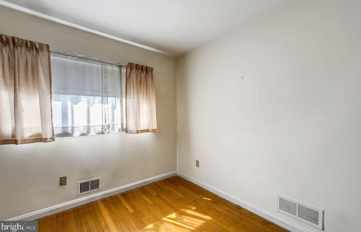 1026 Lakemont Rd, Baltimore MD 21228-1249 exterior