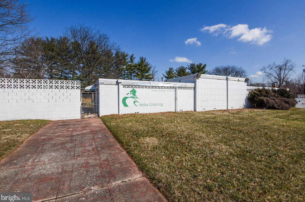 1026 Lakemont Rd, Baltimore MD 21228-1249 exterior