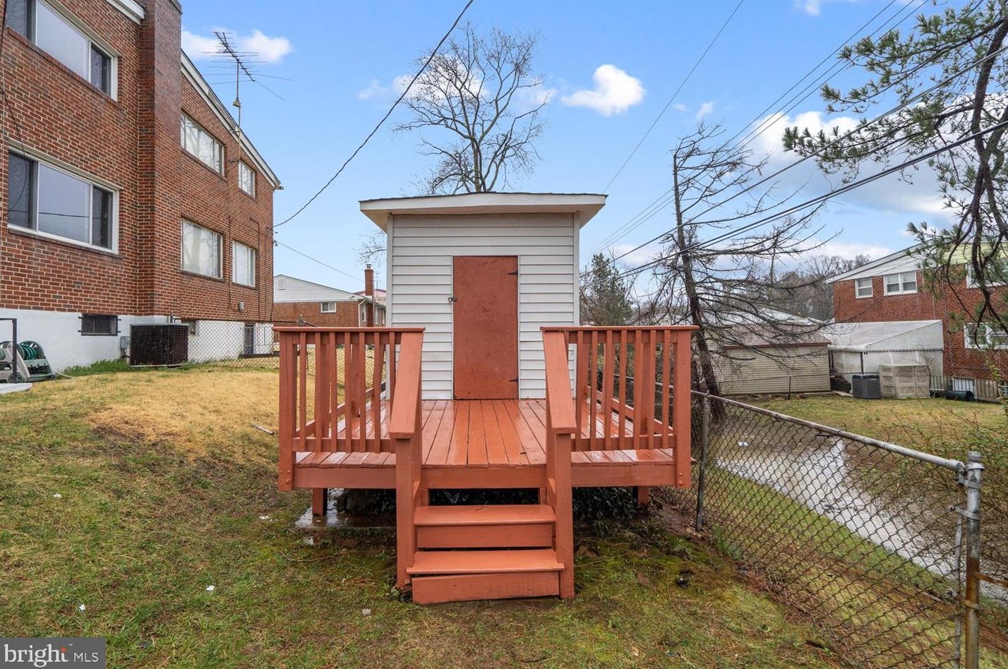 6616 Dalton Dr, Baltimore MD  21207-6440 exterior