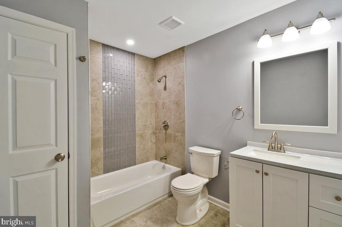 1324 Maple Ave, Baltimore MD  21221-6027 exterior
