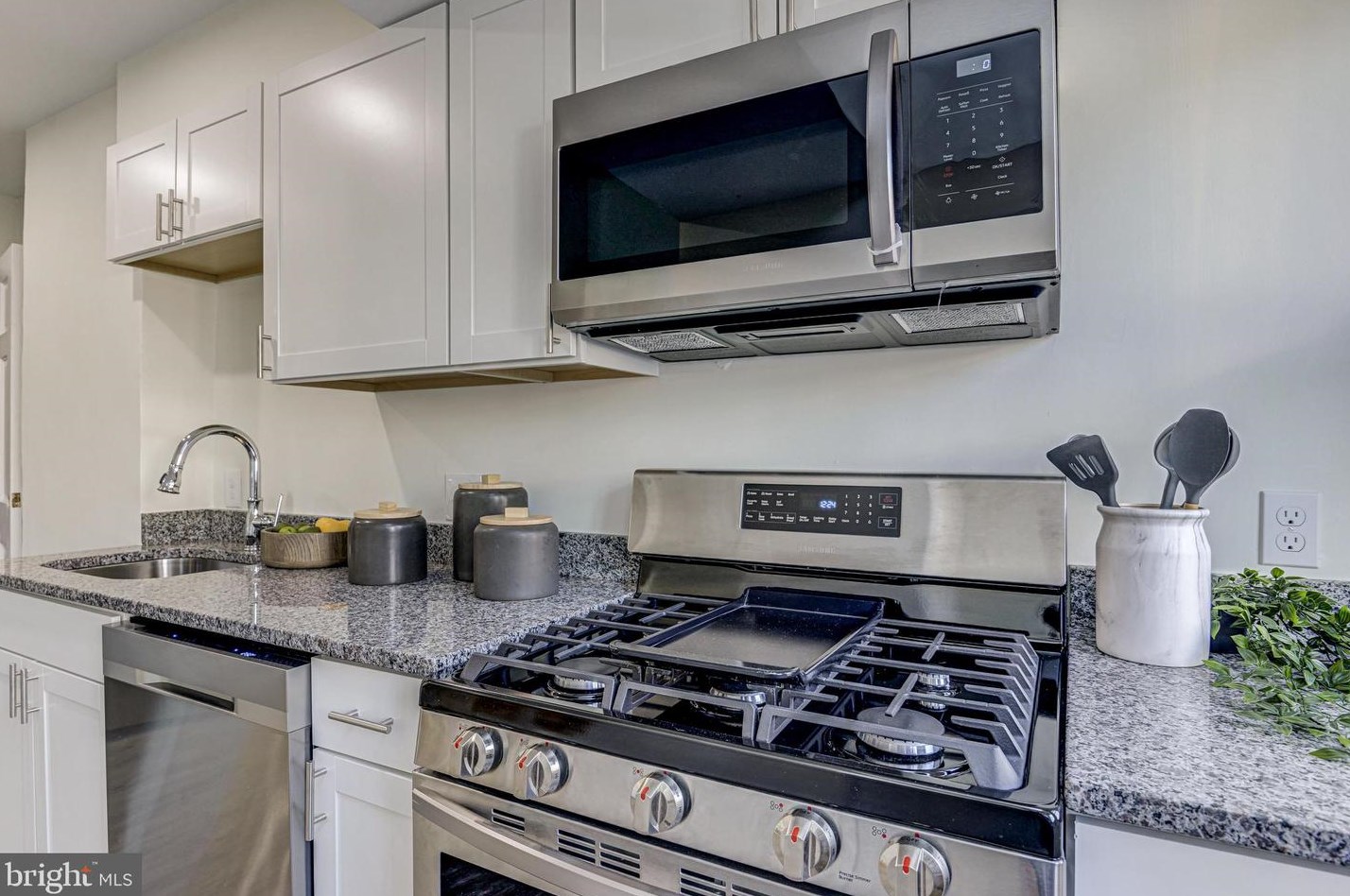 17 Dundalk Ave, Baltimore MD  21222-4222 exterior