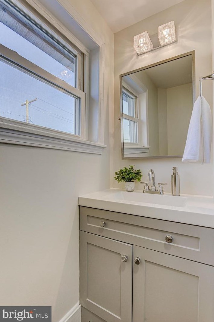 17 Dundalk Ave, Baltimore MD  21222-4222 exterior