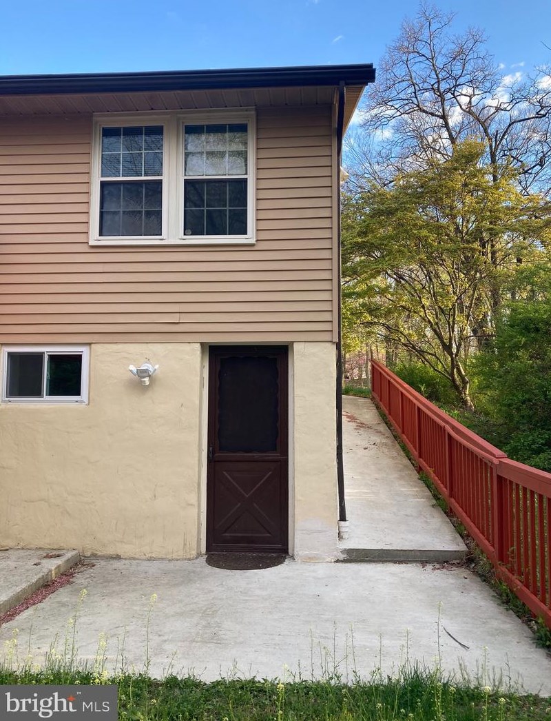 320 Crosby Rd, Baltimore MD  21228-2515 exterior