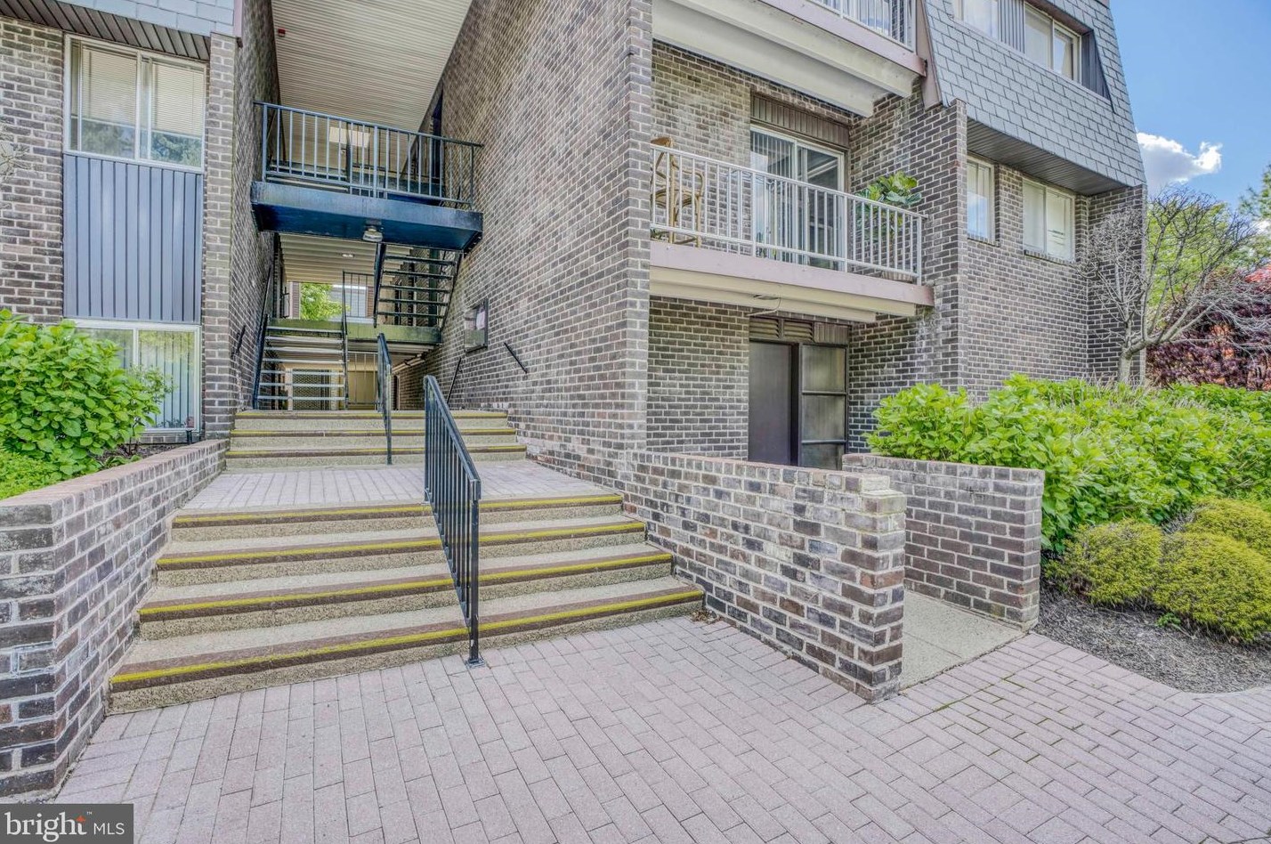 14 Stonehenge Cir, Baltimore MD  21208-3238 exterior