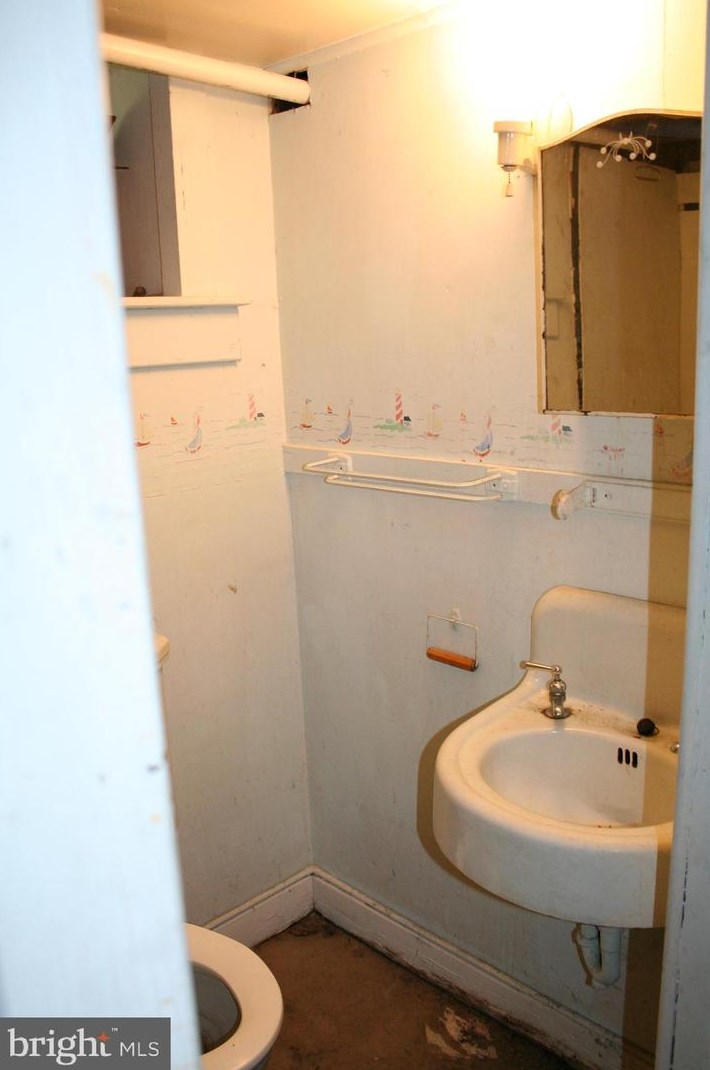 505 Academy Rd, Baltimore MD  21228-1802 exterior