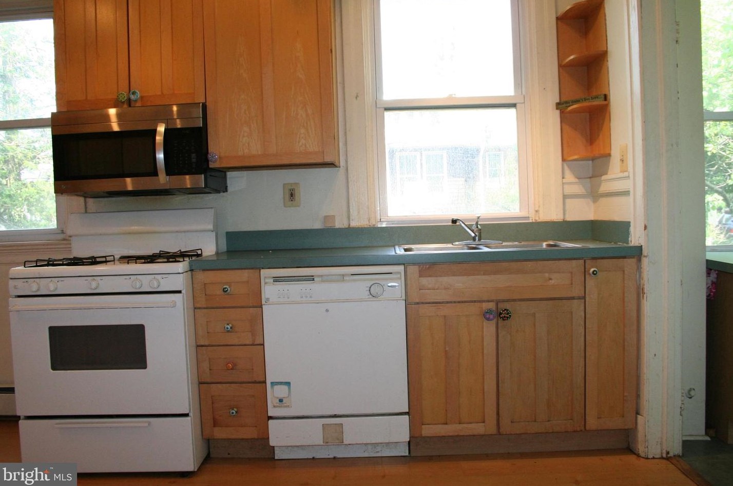 505 Academy Rd, Baltimore MD  21228-1802 exterior