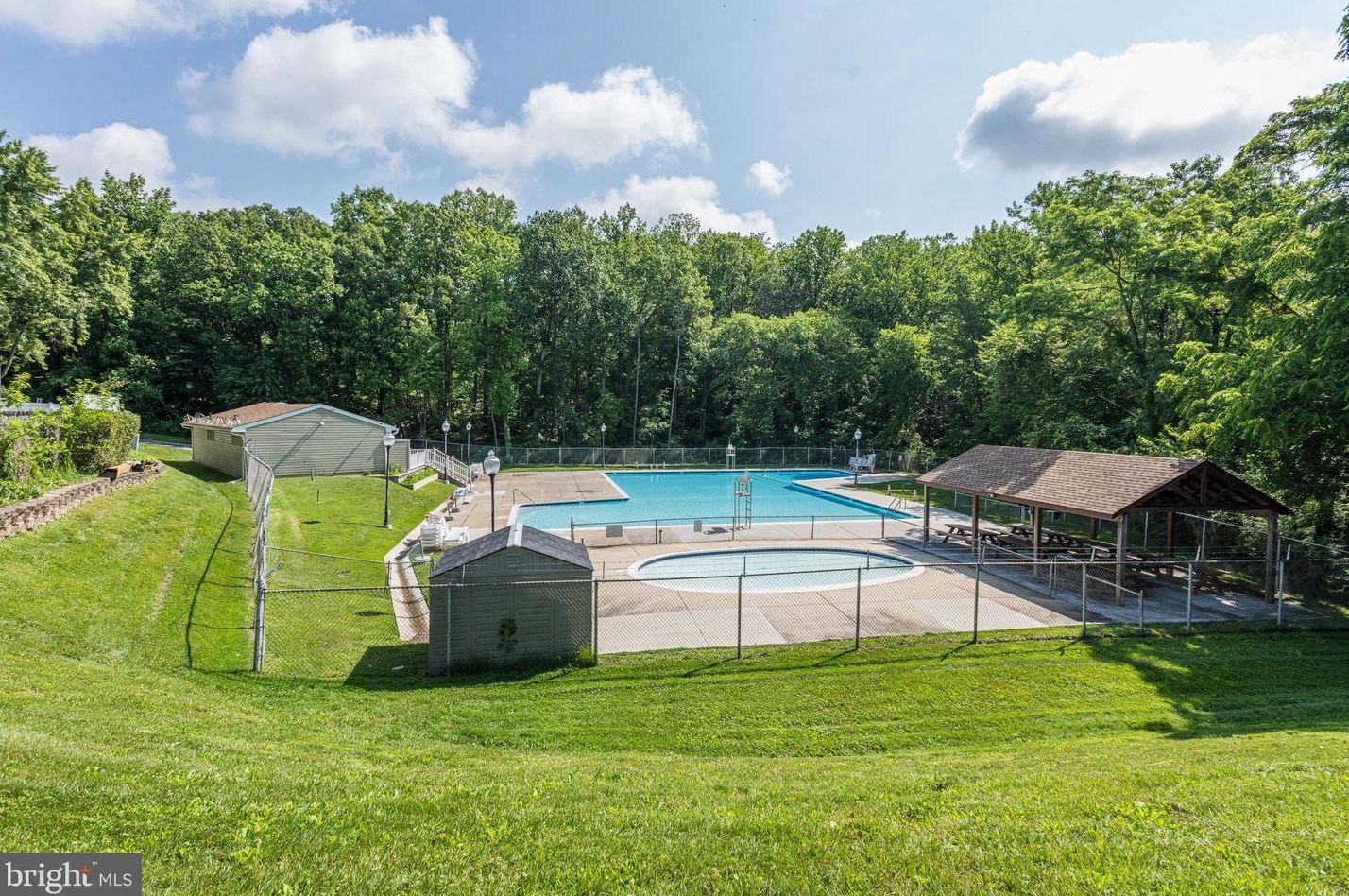 8547 Gradien Dr, Baltimore MD 21236-3005 exterior